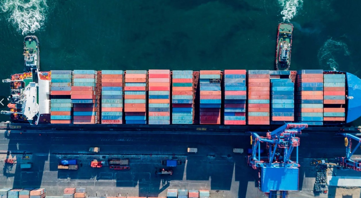 Морские контейнеровозы в международной логистике