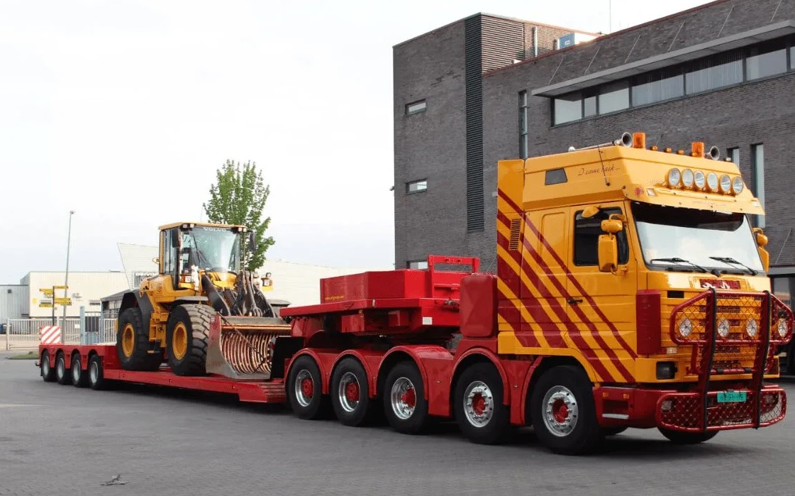 Тяжеловозы и низкорамные платформы для негабаритных грузов